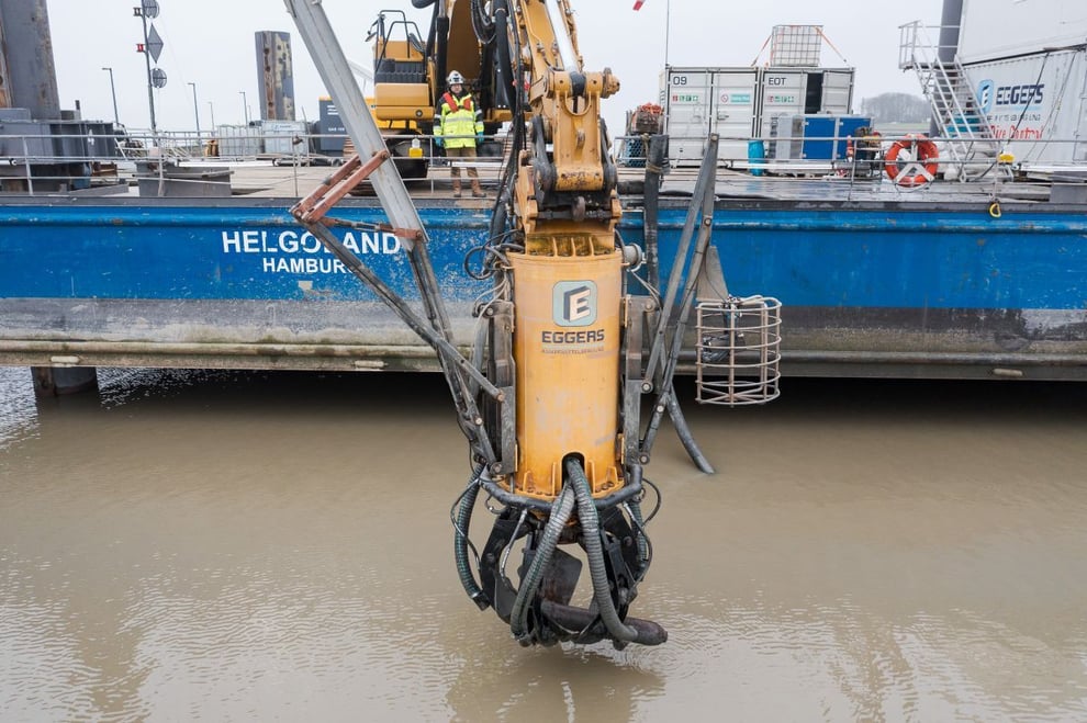 EGGERS Octopustool i500 im Einsatz im Hamburger Hafen zur Bergung und Vernichtung von Kampfmitteln unter Wasser