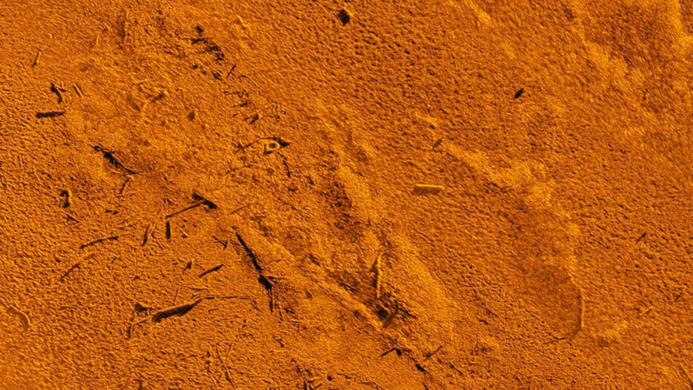 Sonarbild des Sedimentbodens mit Kampfmittelspuren zur Kampfmittelbergung in Deutschland
